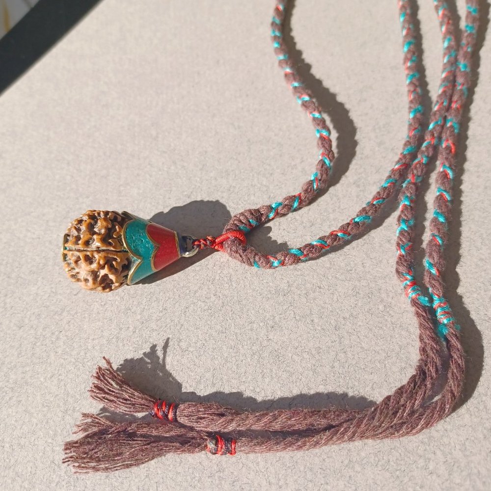 New men or women hand woven chain with encased gold walnut core pendant necklace - Picture 5 of 9